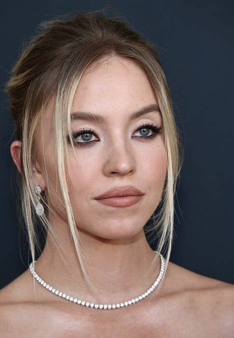 Sydney Sweeney Nude Photos & Naked Sex Videos